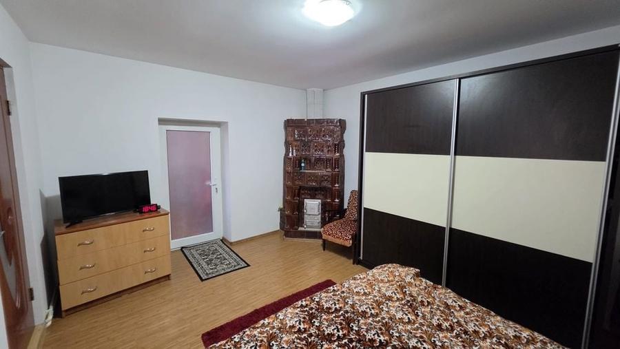 Casă cu 4 camere în Independența
