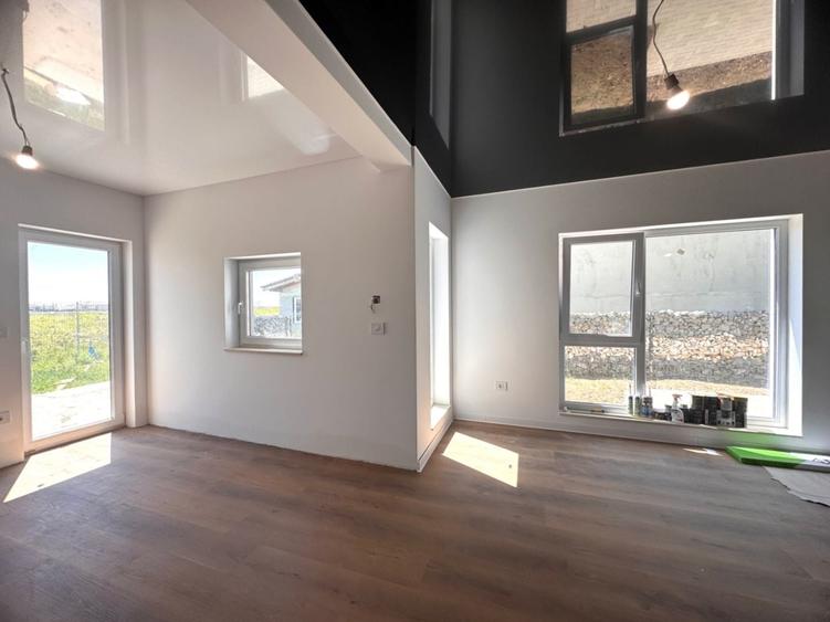 Duplex cu 4 camere cu Canalizare în Săcălaz