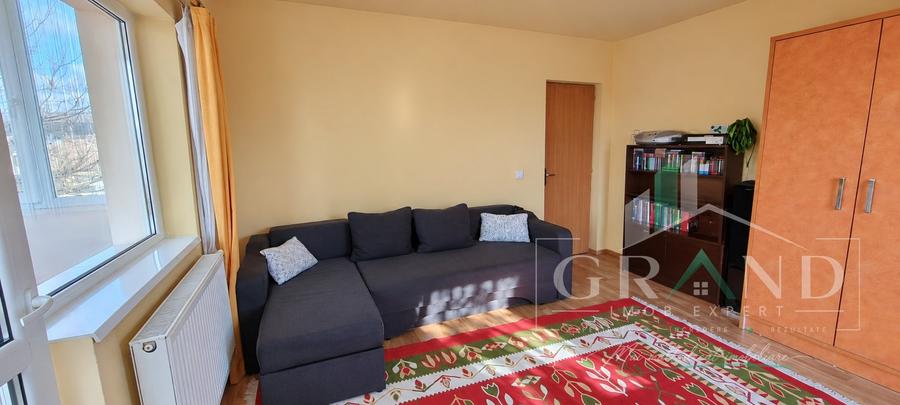 Apartament cu 2 camere decomandat, mobilat în Bulgaria