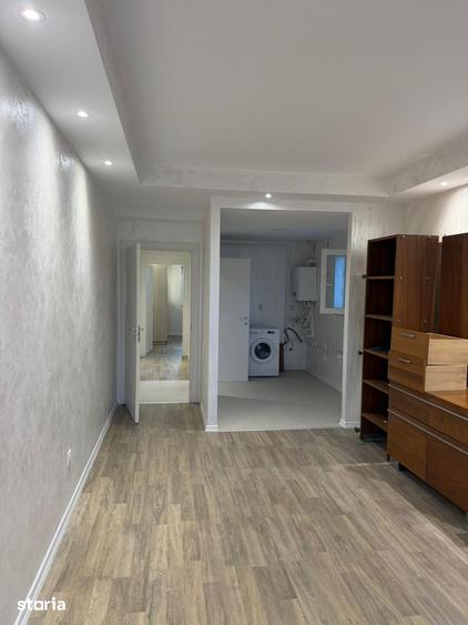 Apartament cu 3 camere decomandat în Ștefăneștii de Jos