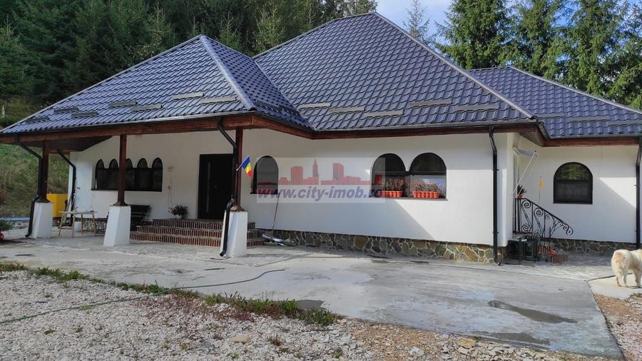 Casă individuală cu 5 camere cu Canalizare în Sătic