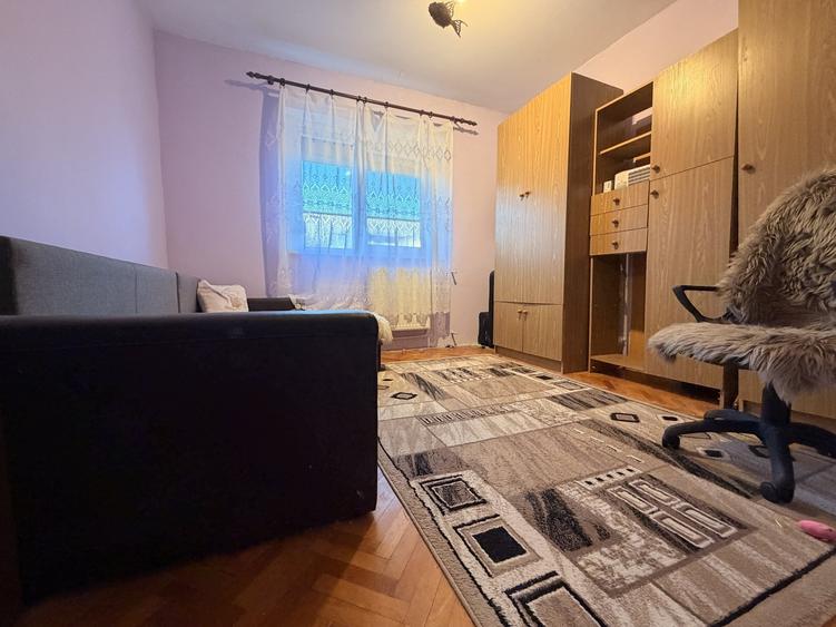 Apartament cu 3 camere semidecomandat, mobilat în Girocului