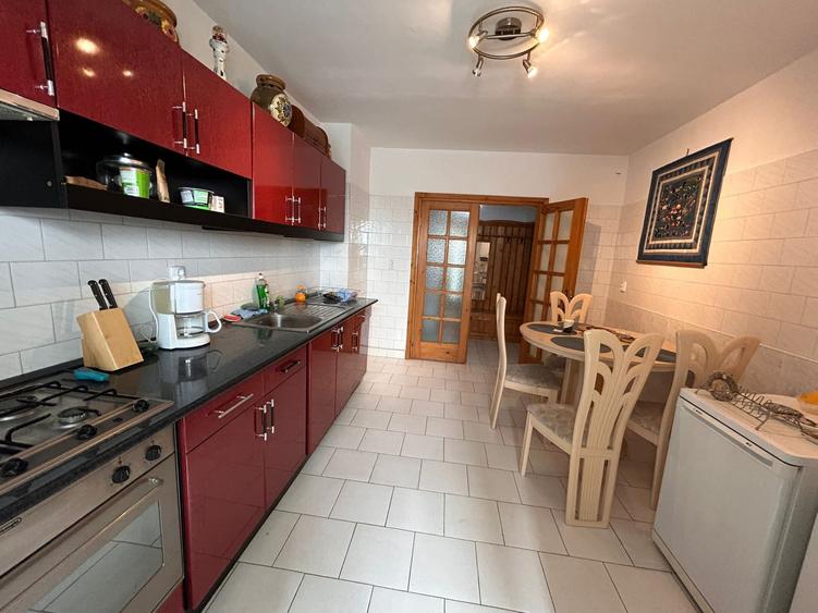 Apartament cu 3 camere decomandat, mobilat în Dorobanți