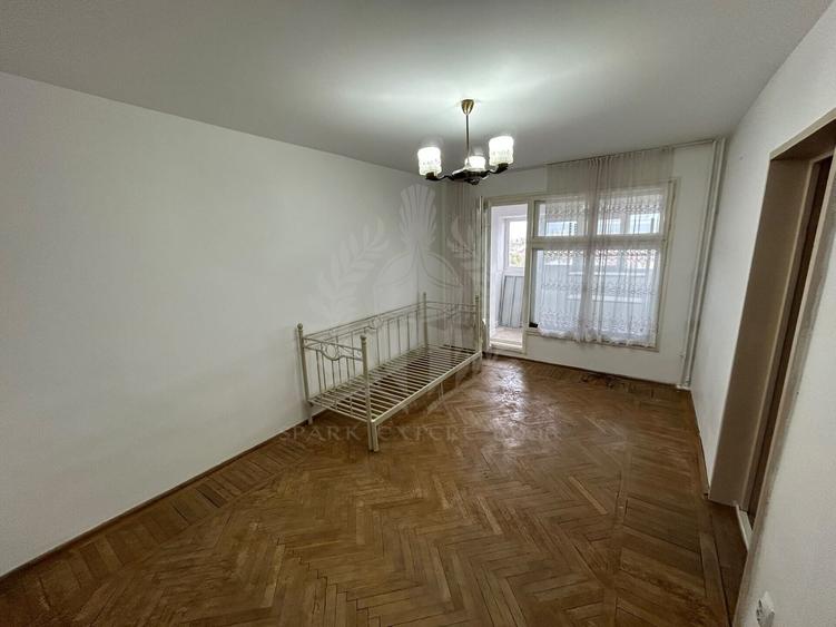 Apartament cu 4 camere decomandat în Sud