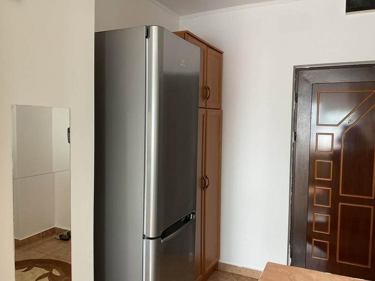 Apartament semidecomandat în Rahova