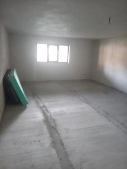 Casă cu Teren 680 Mp în Lucieni