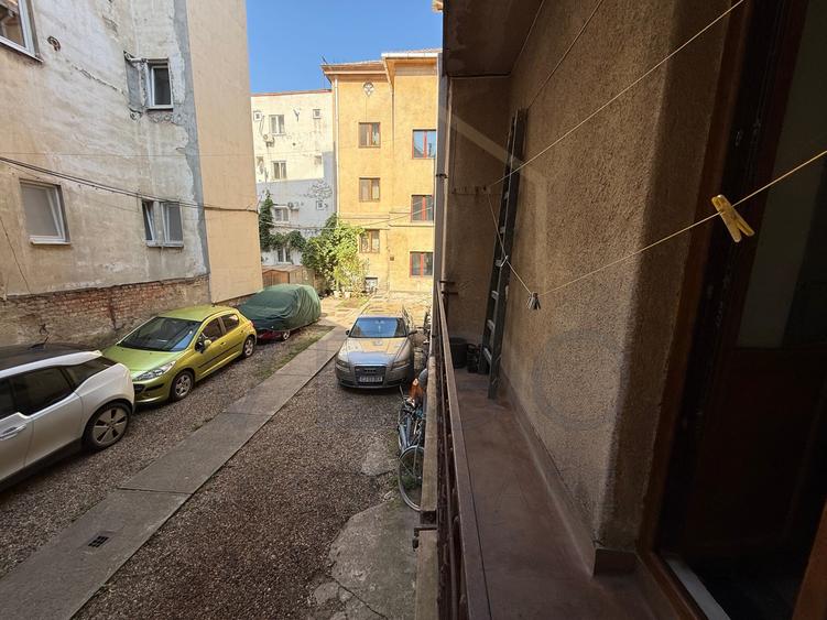 Apartament cu 2 camere decomandat, mobilat în Central