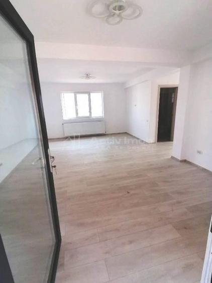 Casă cu 4 camere cu Teren 380 Mp în Domnești