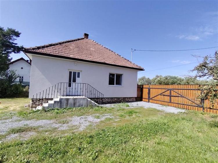 Casă individuală cu 2 camere cu Canalizare în Valea Strâmbă