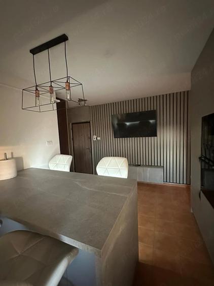 Apartament cu 2 camere decomandat, mobilat în Central