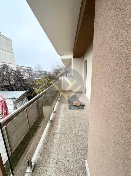 Apartament cu 2 camere decomandat în P-ta Presei Libere
