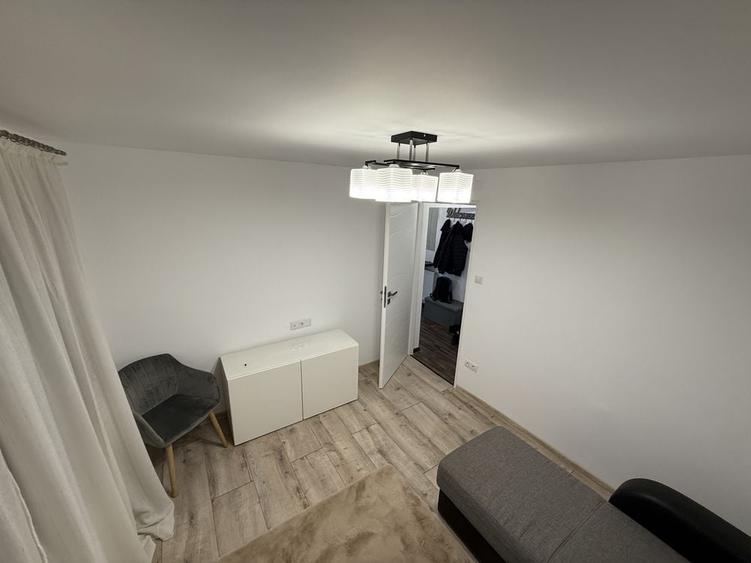 Apartament cu 3 camere în Girocului