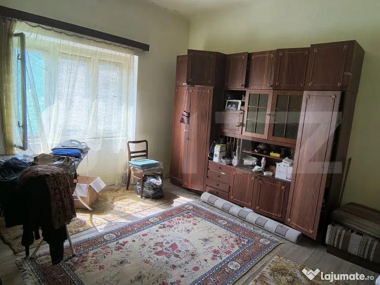 Casă cu 4 camere cu Teren 7729 Mp în Central