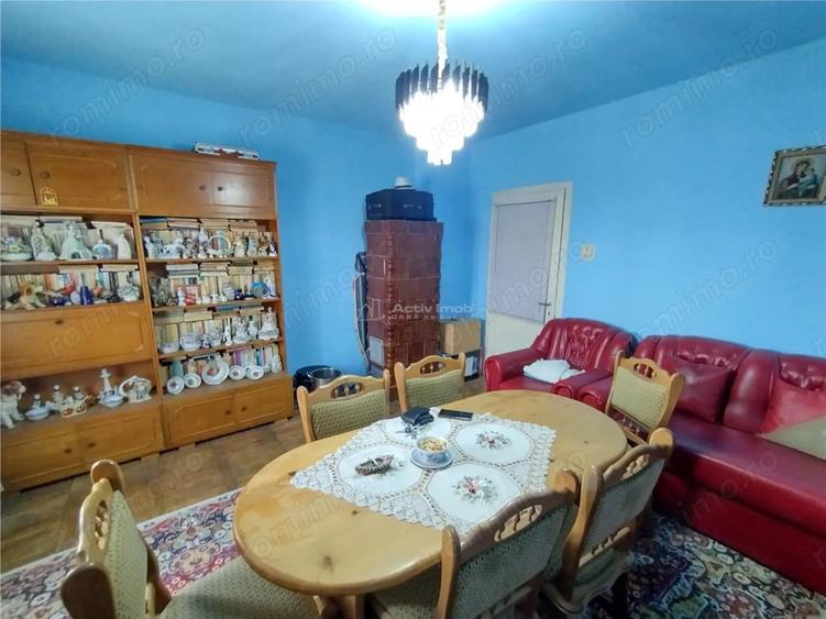 Apartament cu 3 camere decomandat în Bozovici