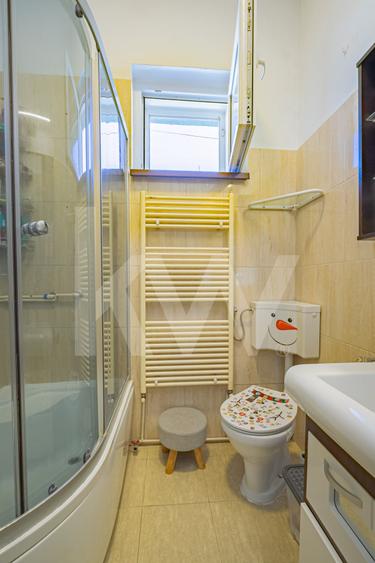 Apartament cu 2 camere semidecomandat, mobilat în Lupeni