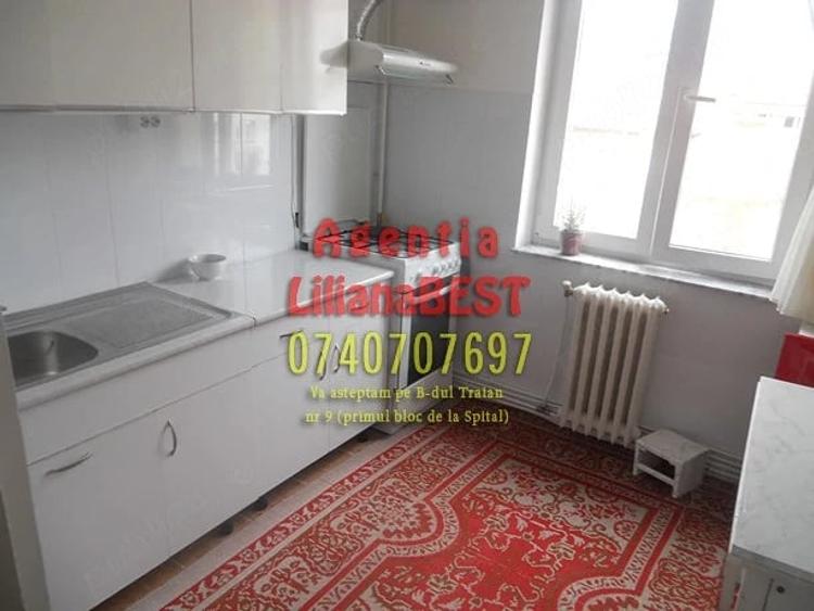 Apartament cu 4 camere decomandat în Central