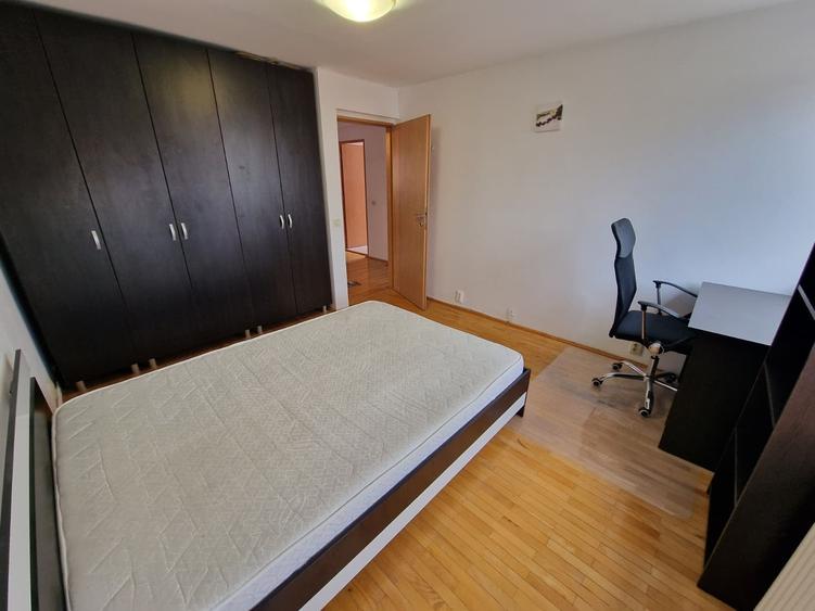 Apartament cu 3 camere semidecomandat în Zorilor