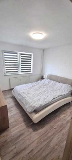Apartament cu 3 camere decomandat în Republicii