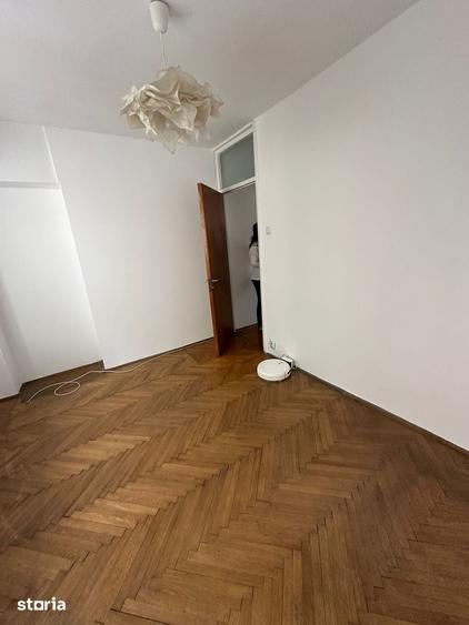 Apartament cu 4 camere decomandat în Victoriei