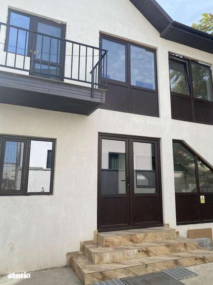 Casă cu 10 camere cu Teren 300 Mp în Central