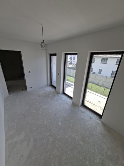 Casă cu 4 camere decomandat în Central