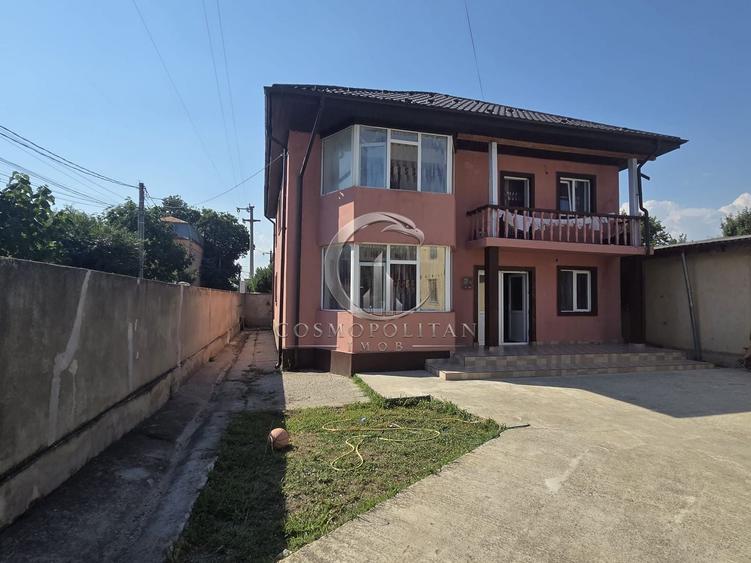 Casă individuală cu 5 camere cu Canalizare în Mărăcineni