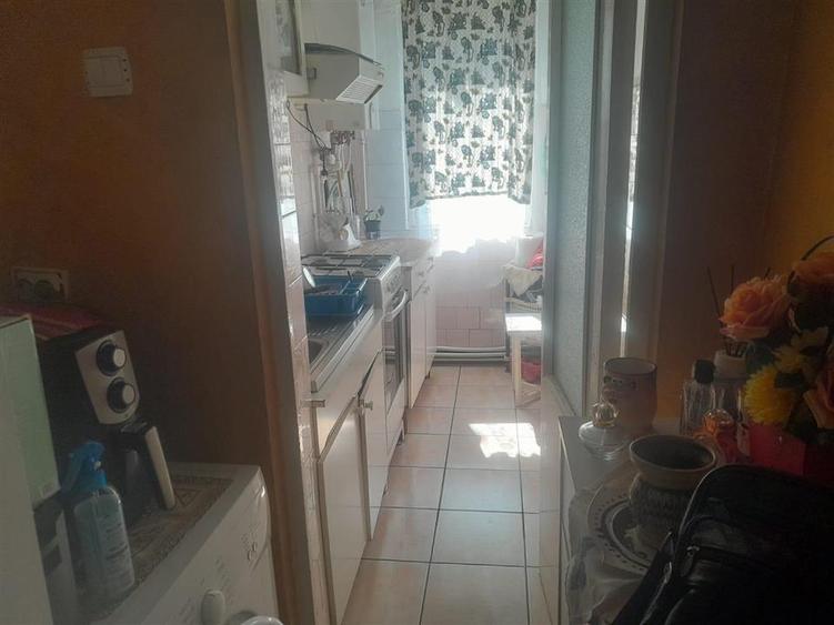 Apartament cu 3 camere semidecomandat în Viziru 1