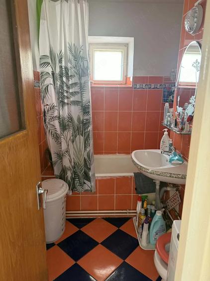 Apartament cu 2 camere decomandat în Triaj