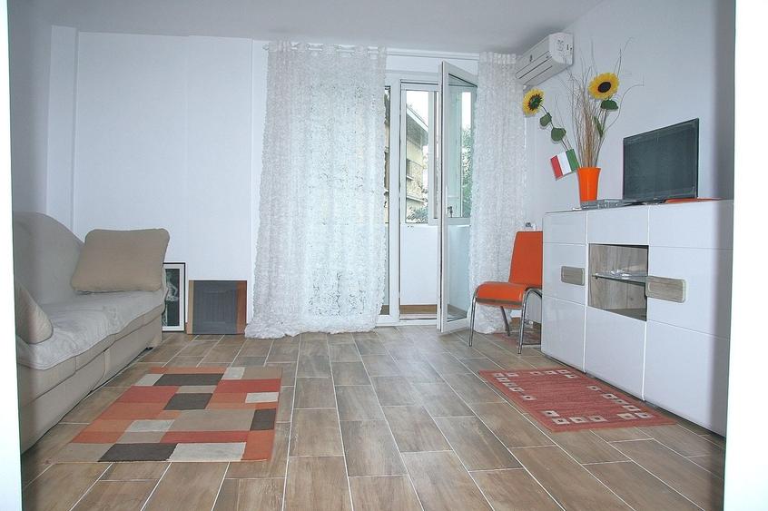 Apartament cu 2 camere semidecomandat, mobilat în Centrul Civic