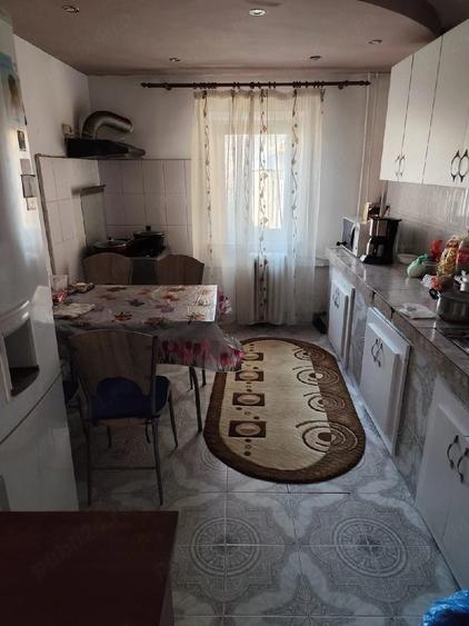 Apartament cu 4 camere decomandat în Central