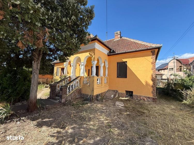 Casă cu 4 camere în Reșița