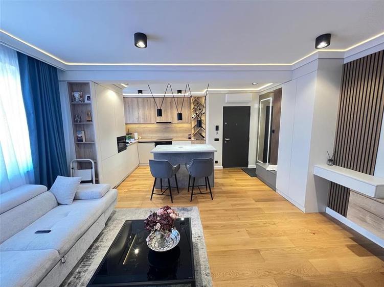 Apartament cu 3 camere decomandat, mobilat în Hipodrom 1