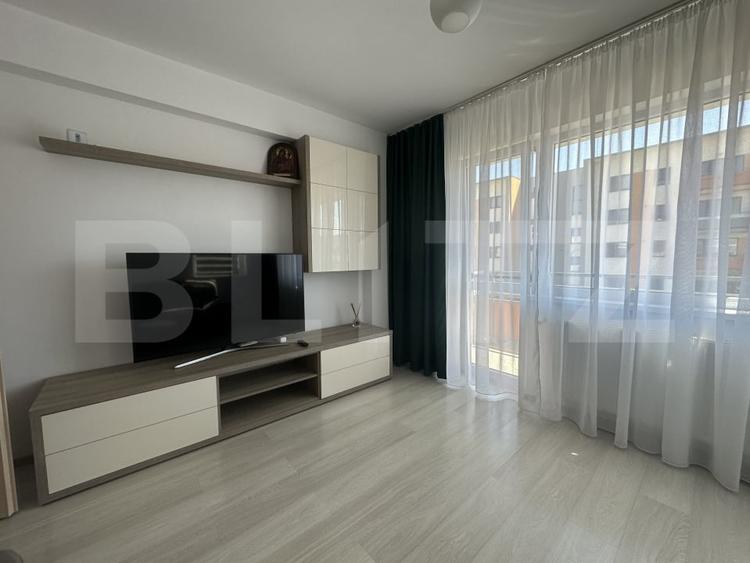 Apartament cu 3 camere decomandat, mobilat în Tractorul