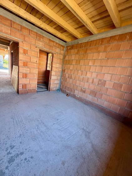 Casă individuală cu 4 camere cu Teren 730 Mp în Central