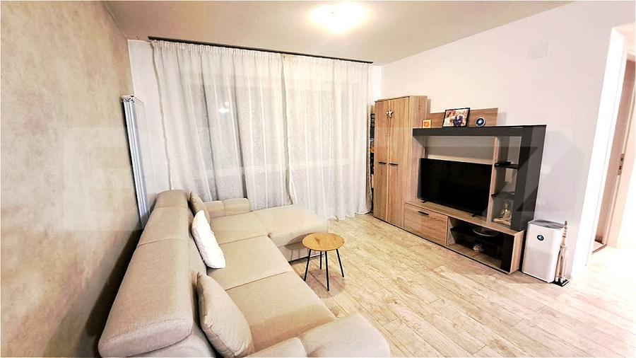 Apartament cu 2 camere semidecomandat, mobilat în Tractorul