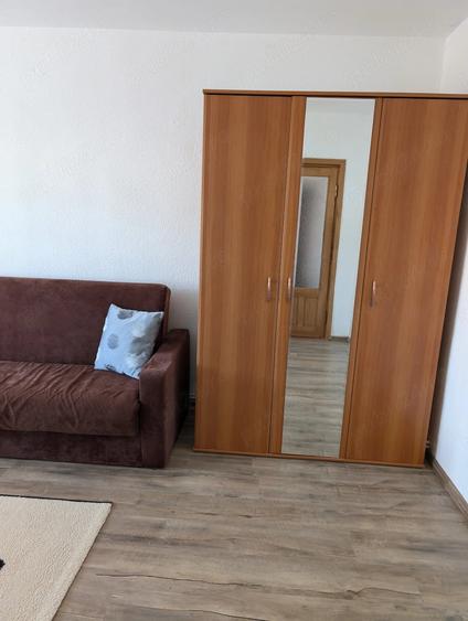 Inchiriez apartament Gara, 4 camere - 5