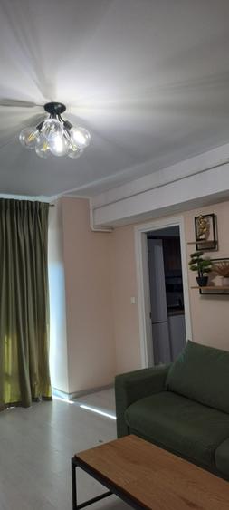 Apartament cu 3 camere decomandat în Nicolina