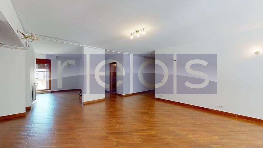 Apartament cu 4 camere decomandat în Beller