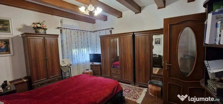 Casă cu 5 camere cu Teren 338 Mp în Sud