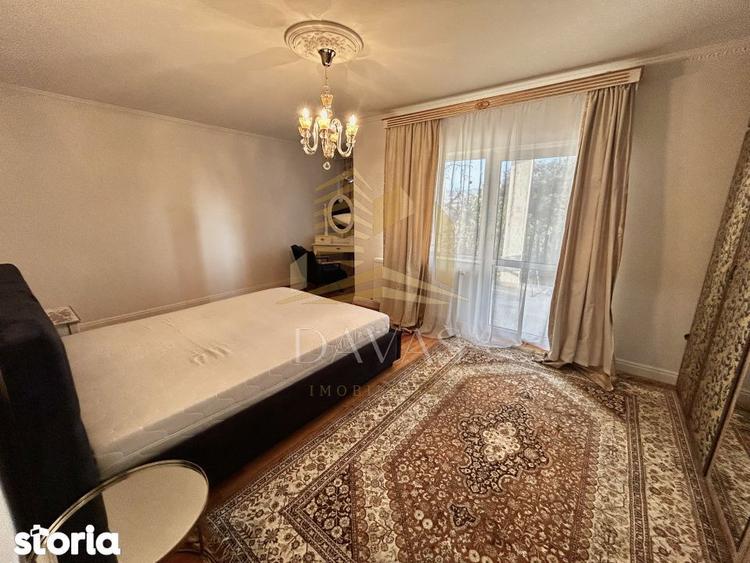 Casă cu 5 camere semidecomandat cu Garaj în Gruia