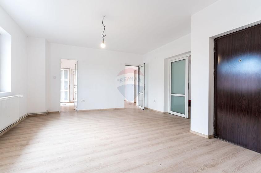 Casă individuală cu 5 camere cu Teren 268 Mp în Central