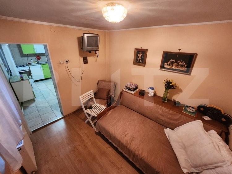 Casă individuală cu 6 camere cu Canalizare în Est