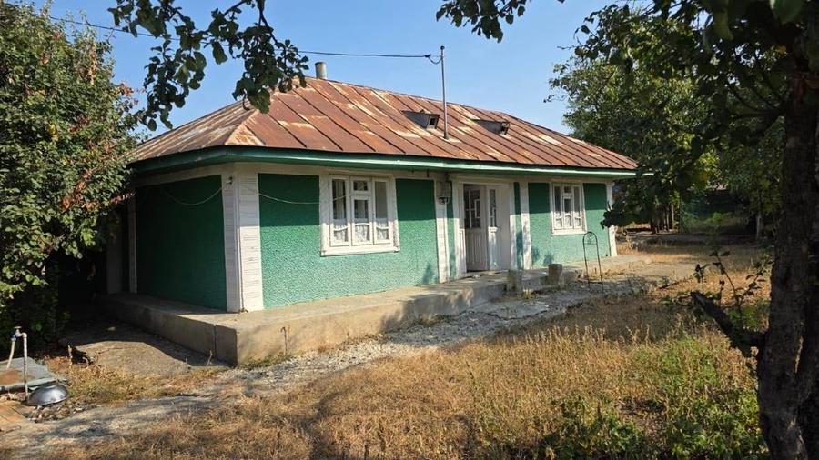 Casă individuală cu 2 camere cu Teren 1200 Mp în Perieni