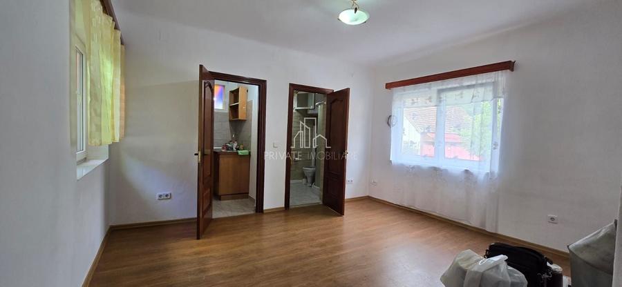 Casă individuală cu 2 camere cu Canalizare în Est