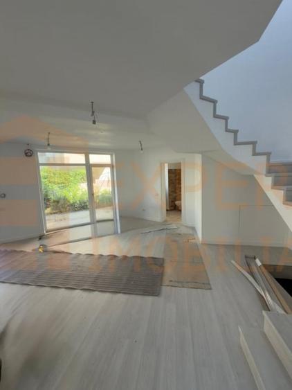 Duplex cu 3 camere cu Canalizare în Dacia