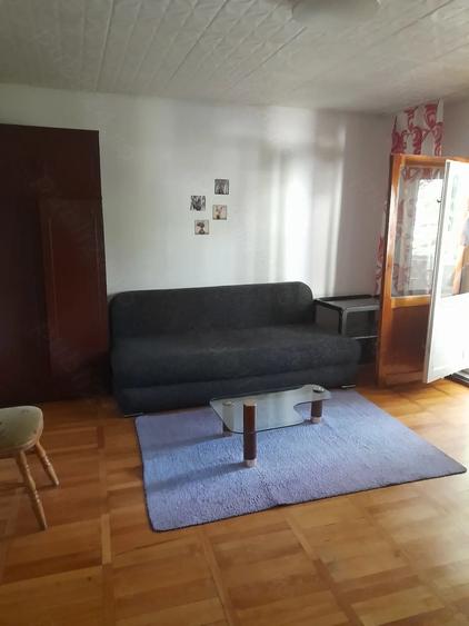 Apartament cu 3 camere decomandat în Spitalul Județean