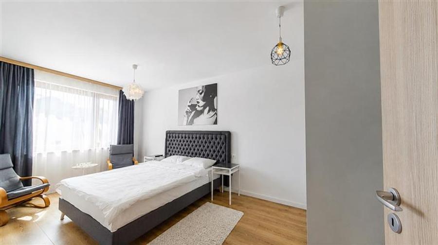Apartament cu 2 camere decomandat în Tractorul