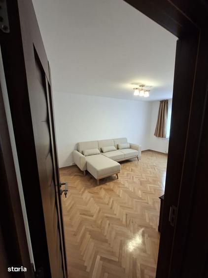 Apartament cu 3 camere decomandat în Eremia