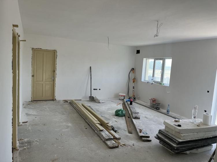 Casă cu 4 camere în Malu Mare