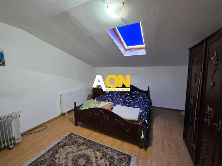 Casă individuală cu 8 camere cu Canalizare în Central